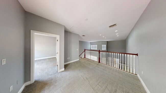 Building Photo - Beautiful 2 Bed 2.5 Bath Townhouse in Magn...