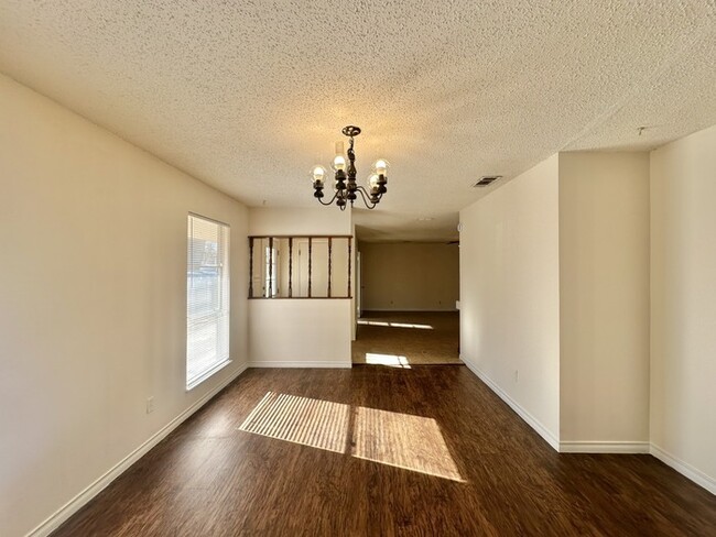 Building Photo - Tour Today! 4 Bedroom 2 Bath Near TJC!