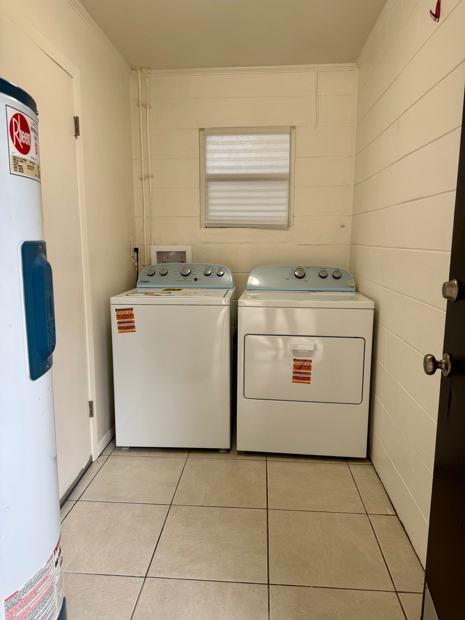 Laundry room - 914 La Salle Ave