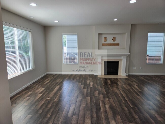 Building Photo - Modern 3 Bedroom, 2.5 Bath Home In Quiet Community!