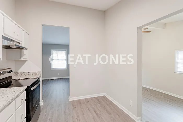 Building Photo - 2879 Doyle Ave