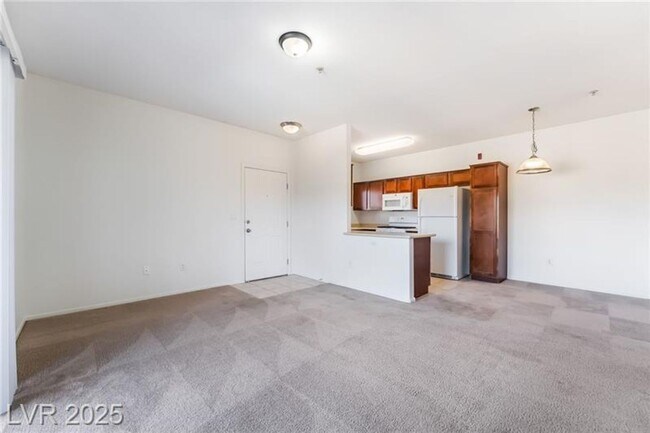 Building Photo - 2291 W Horizon Ridge Pkwy