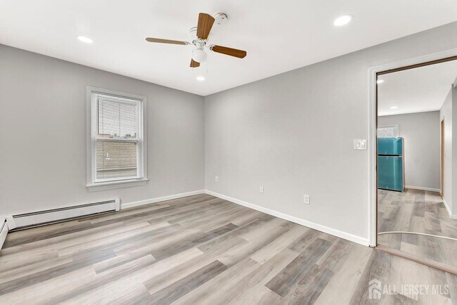 Building Photo - 601 Ridgeway Ave