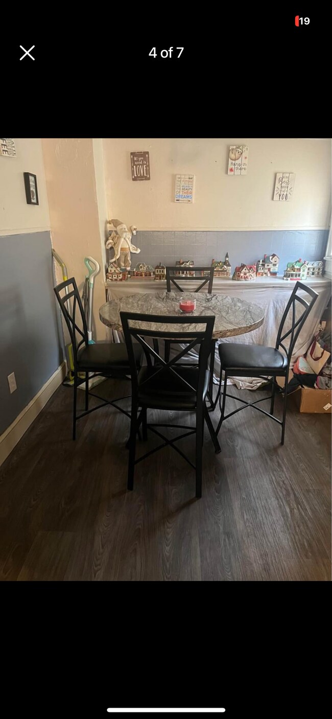 Building Photo - 453 Oak St