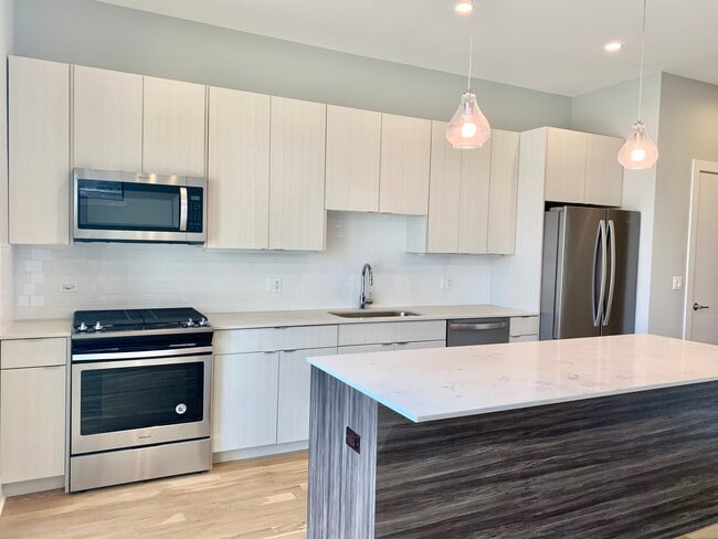 Building Photo - 4555 N Ravenswood Ave