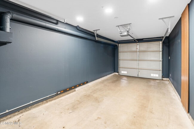 Building Photo - 5200 Premiere Hls Dr