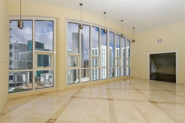 Building Photo - 888 Brickell Key Dr