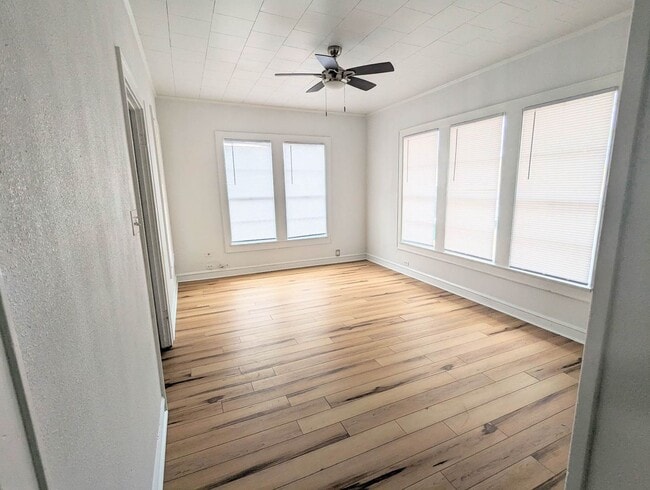 Building Photo - 3 Bedroom on the TX Side - Coming Soon!