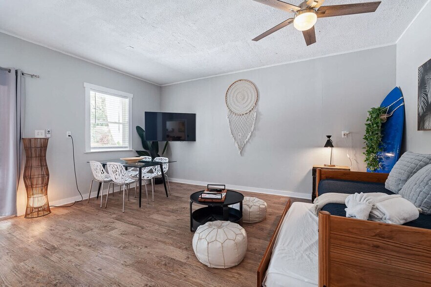 Building Photo - 120 Sherwood Ave