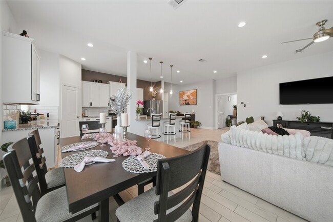Building Photo - 4512 Bartagrass Dr