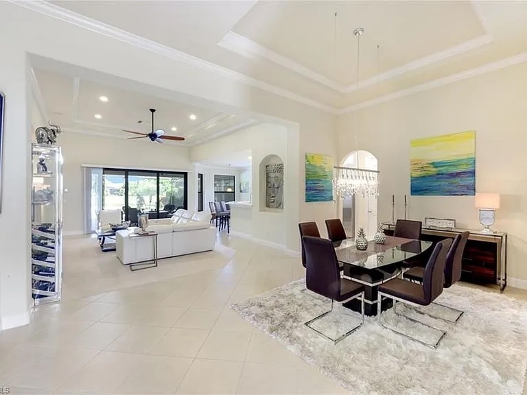 Building Photo - 9909 Casabella Way