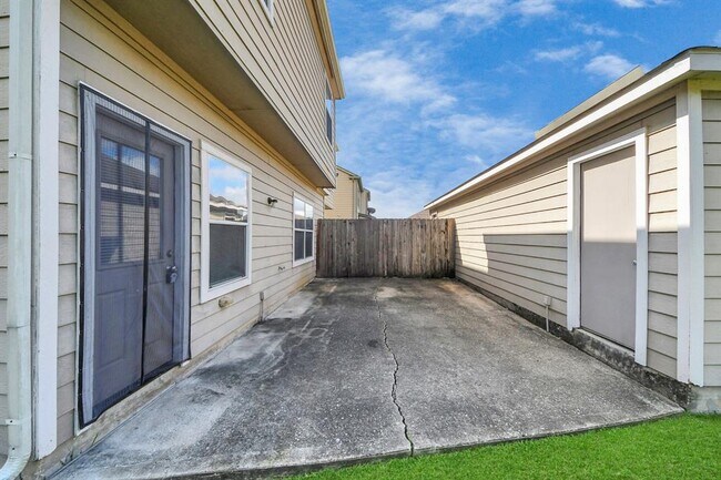 Building Photo - 23859 Pebworth Pl