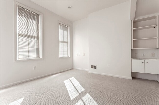 Building Photo - 326 Hailman St
