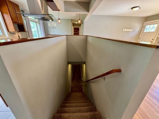 Building Photo - Large Single Family Home Available NOW!! ONE MONTH FREE!!