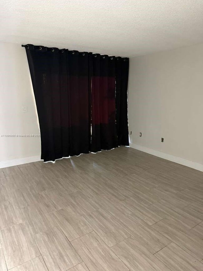 Building Photo - 9353 Fontainebleau Blvd