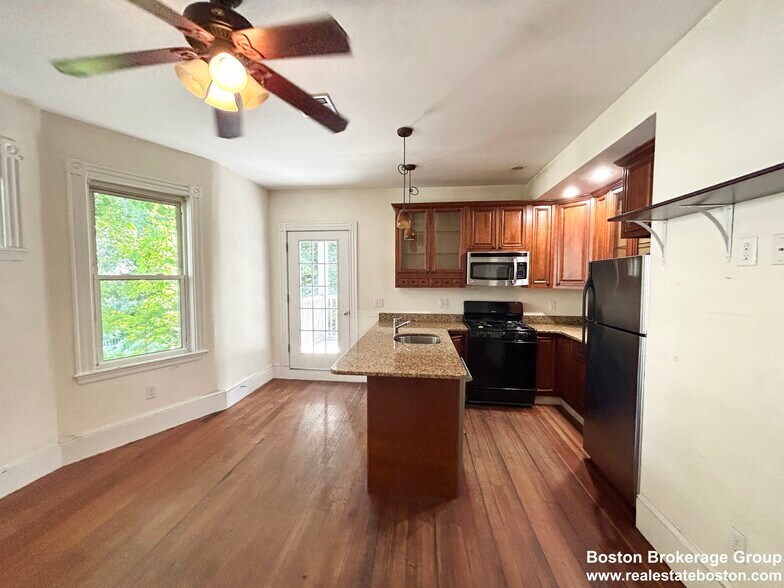 Primary Photo - 112 Hillside St