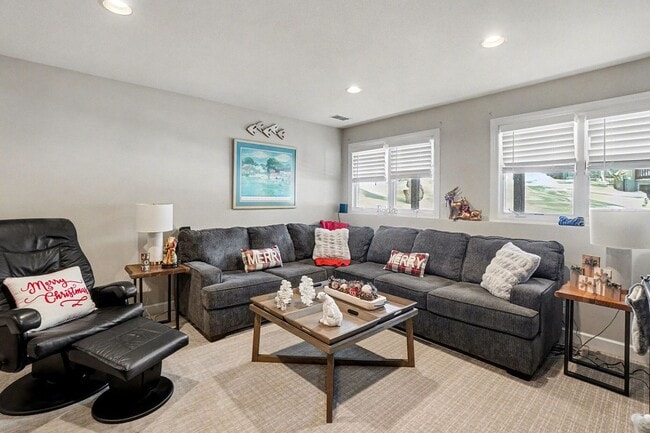 Building Photo - 2 BED 2 BATH CONDO NEAR BEACH