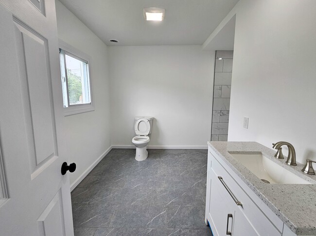 Building Photo - 539 Marie Ave
