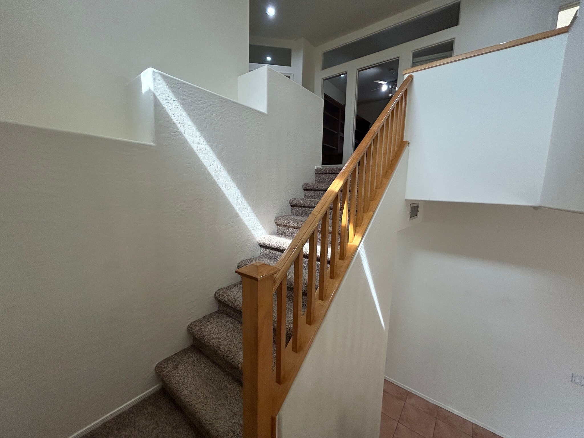 Building Photo - 9885 S La Rosa Dr