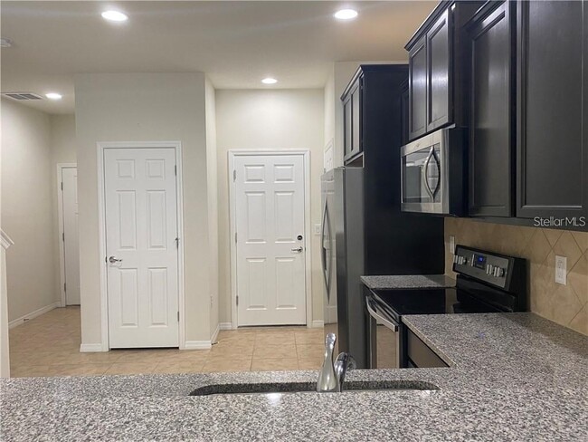 Building Photo - 9141 Hillcroft Dr