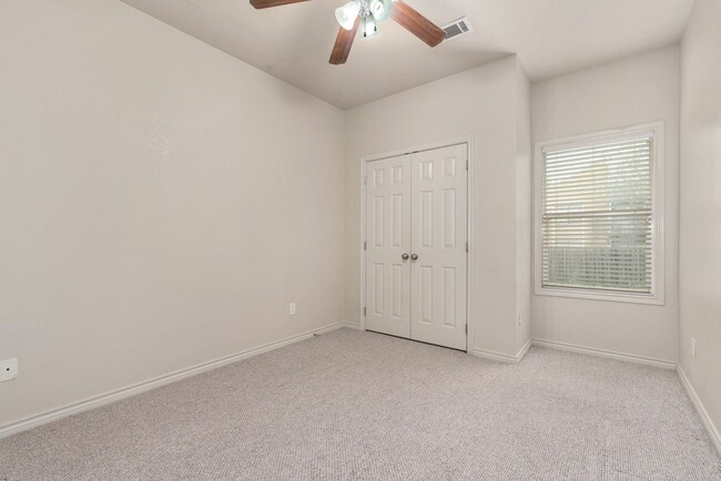 Building Photo - Available August 2026! Charming 4 Bed, 2.5...