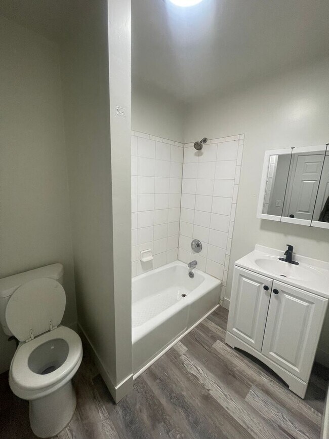 Building Photo - Cozy 1 Bedroom 1 Bathroom Apartment *Move ...