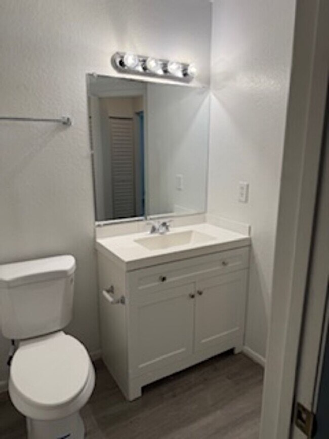 Building Photo - The Landings Two bedroom Condo
