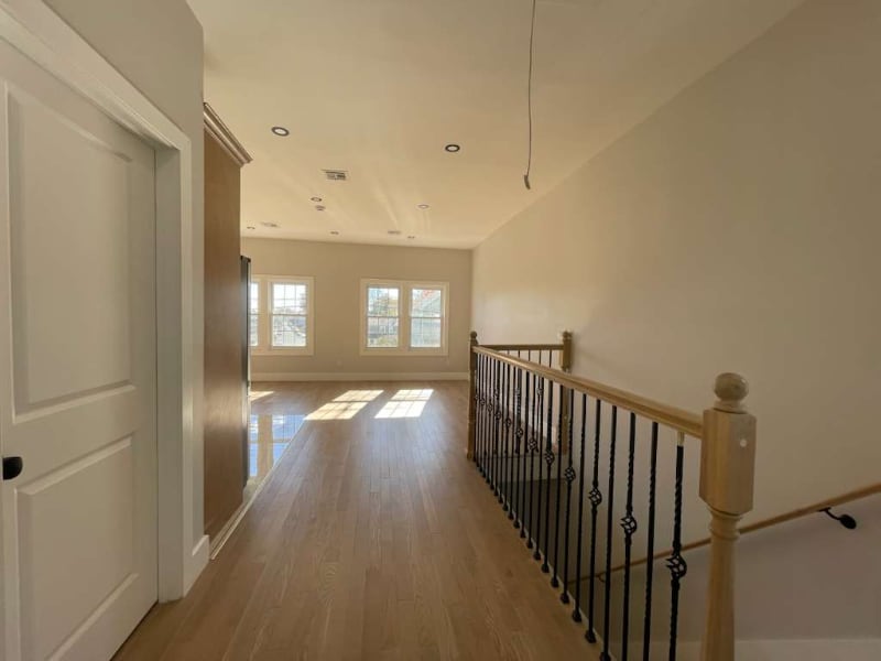 Building Photo - 413 E 9th Ave