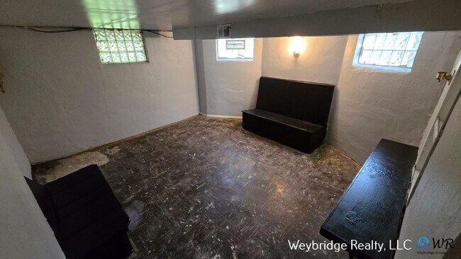 Building Photo - 3-Bed 1 Bath House located in a cul-de-sac...