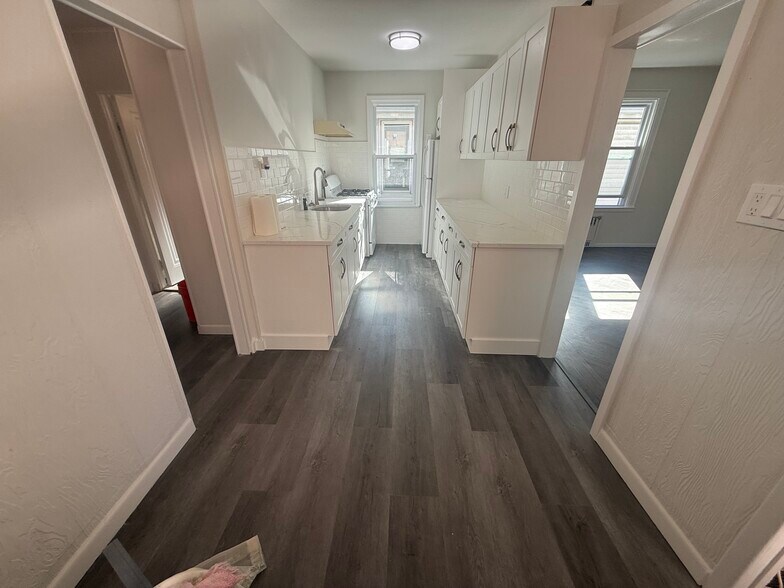 Primary Photo - 2123 E 15th St