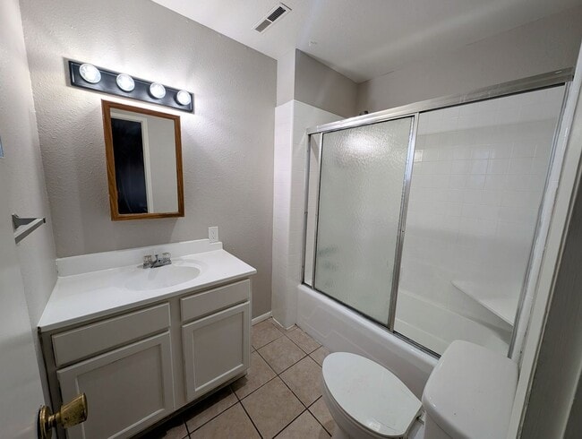 Building Photo - 4-bedroom house with a 2-car garage availa...