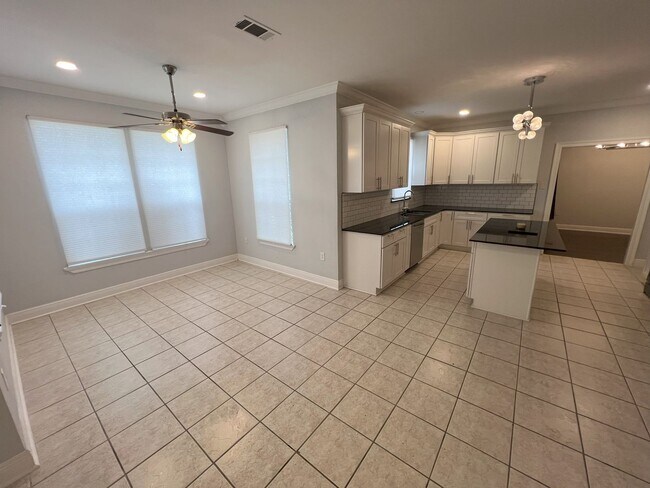 Building Photo - Newly remodeled, 4 bedroom, 2.5 bathroom home in Baton Rouge, LA