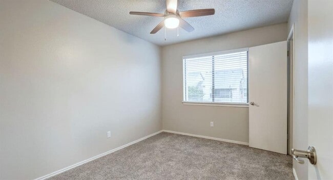 Building Photo - 1338 Christopher Ave