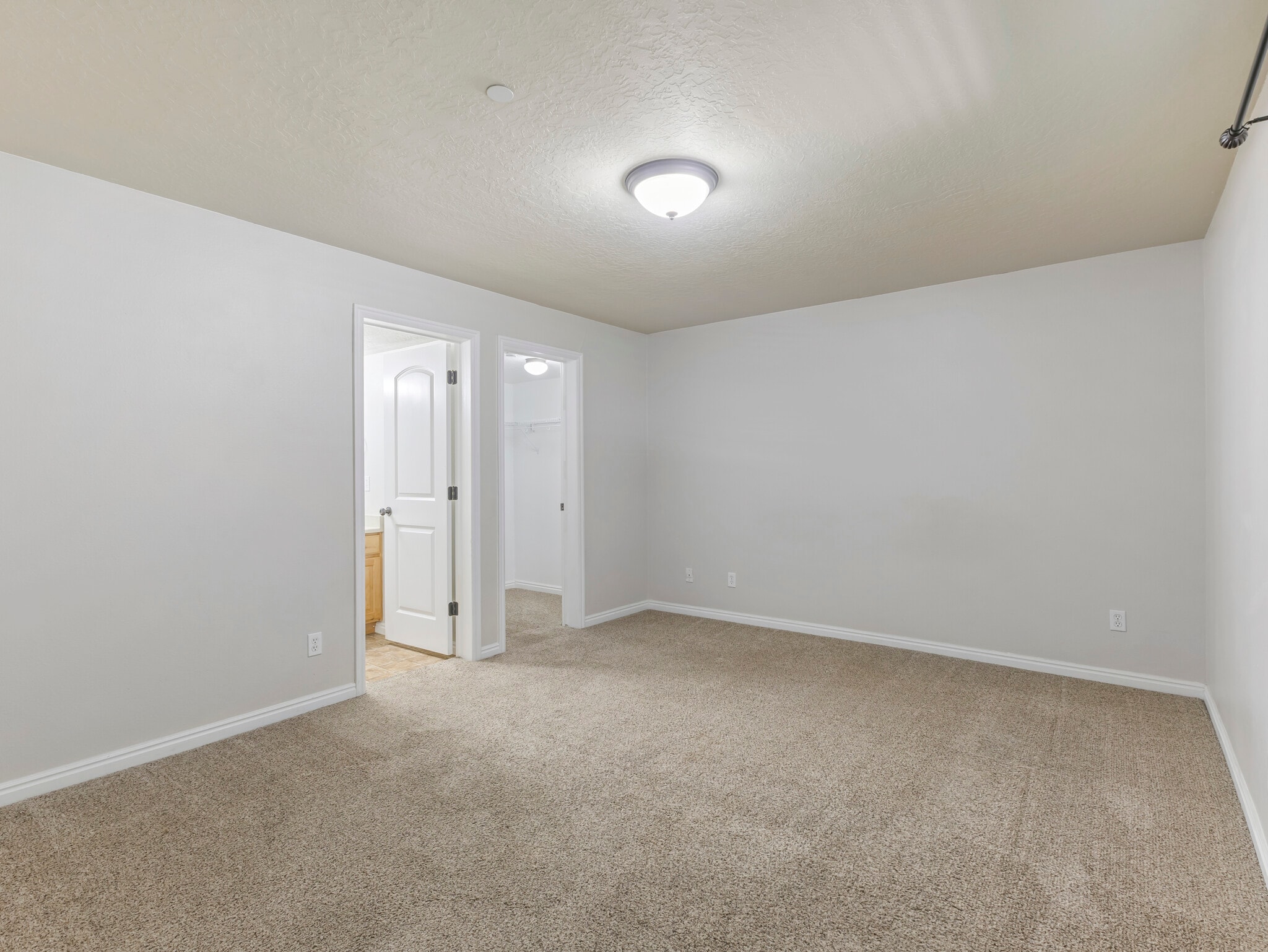 Building Photo - 943 W 580 S