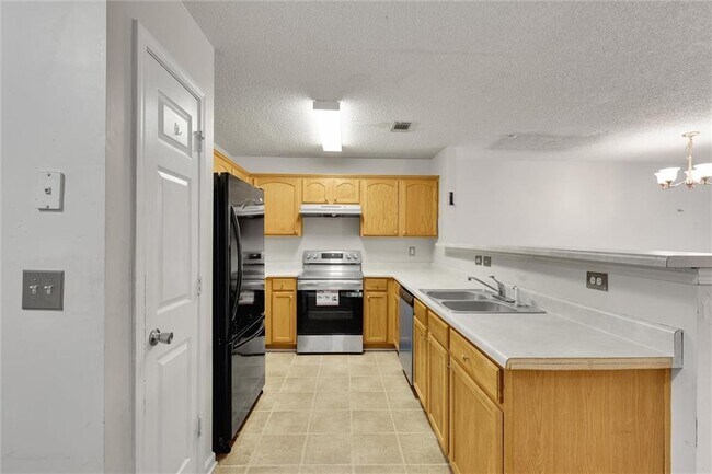 Building Photo - 6300 Hickory Ln Cir