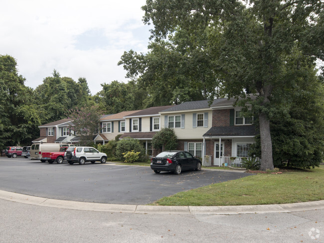 Building Photo - Hunters Trace Townhomes