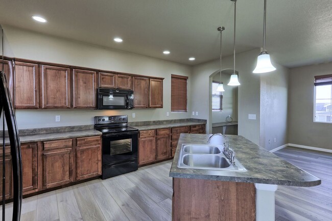 Building Photo - 3 Bedroom 2 1/2 Bath in Loveland
