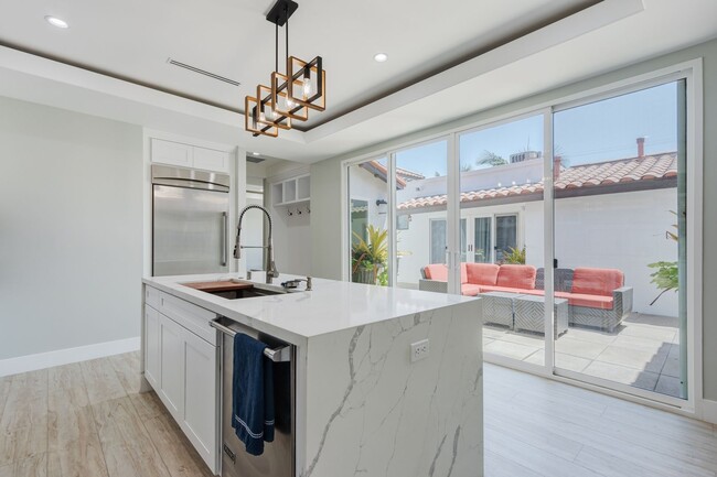 Building Photo - 10068 Russell Ave