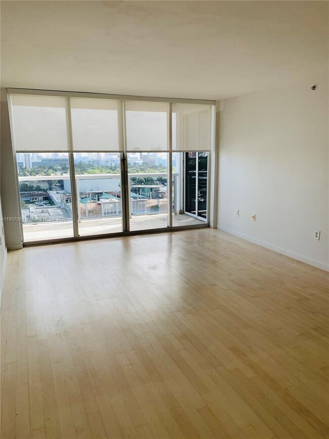 Building Photo - 1800 Sunset Harbour Dr