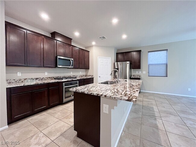 Building Photo - 5587 Lushan St
