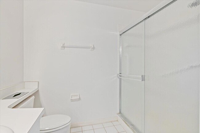 Building Photo - 841 Waterside Dr