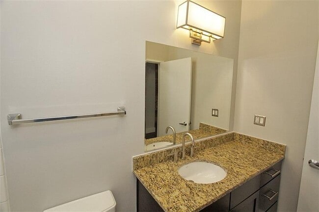 Building Photo - 659 Auburn Ave NE