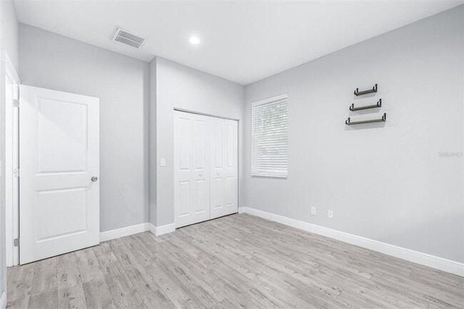 Building Photo - 1505 E North Bay St