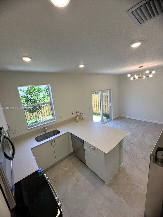 Building Photo - 2627 SE 28 Street