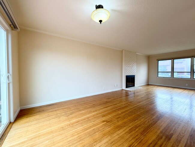 Building Photo - Renovated Single-Family Home in Pacifica!