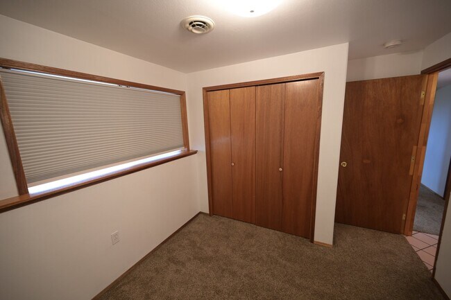 Building Photo - 4 bed, 2 bath, split level home in Sequim,...