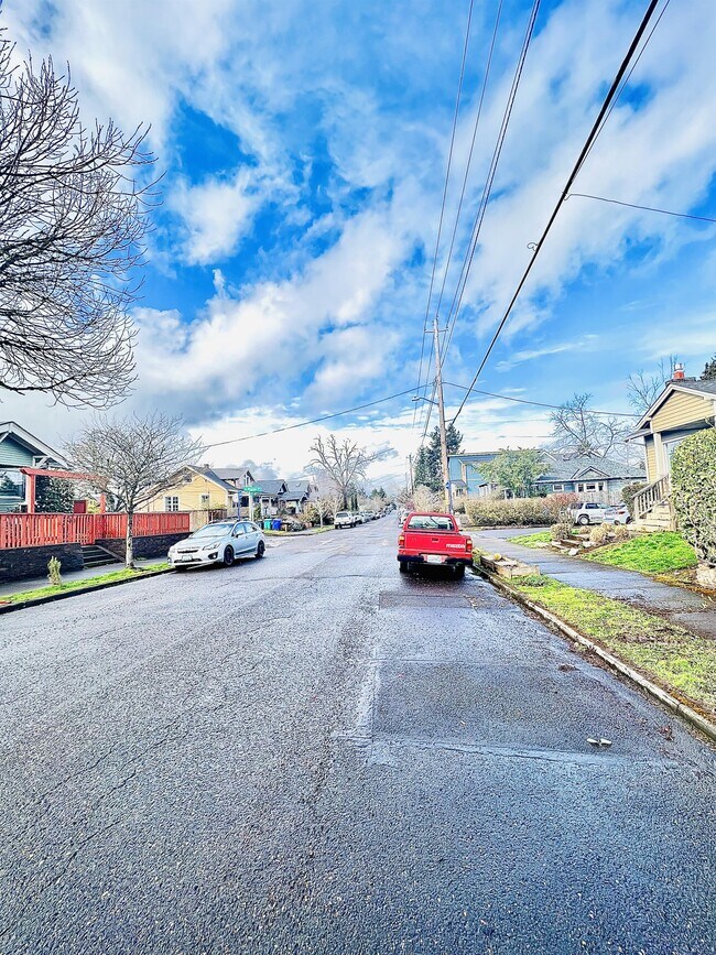 Building Photo - 4728 NE 27th Ave
