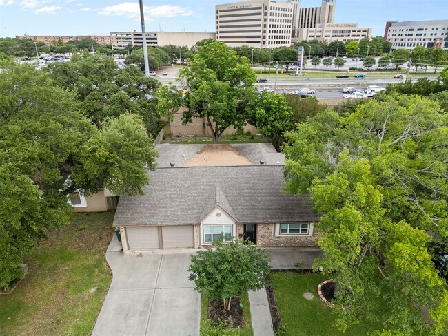 Building Photo - 7727 Barberton Dr