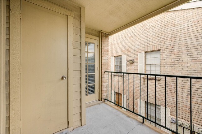 Building Photo - 14600 Fonmeadow Dr