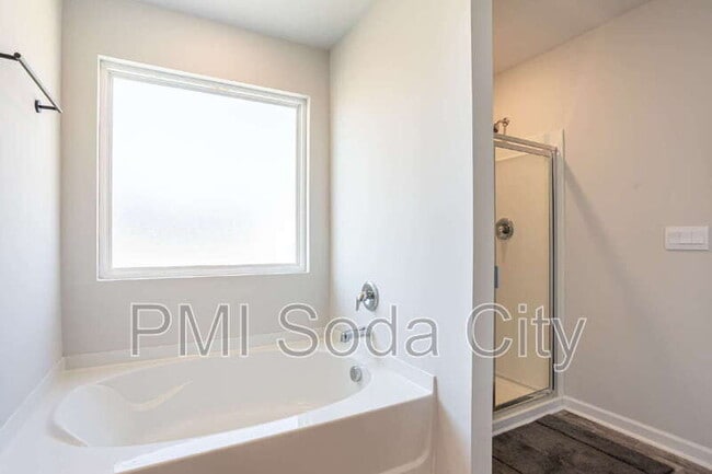 Building Photo - 626 Quartz Ln